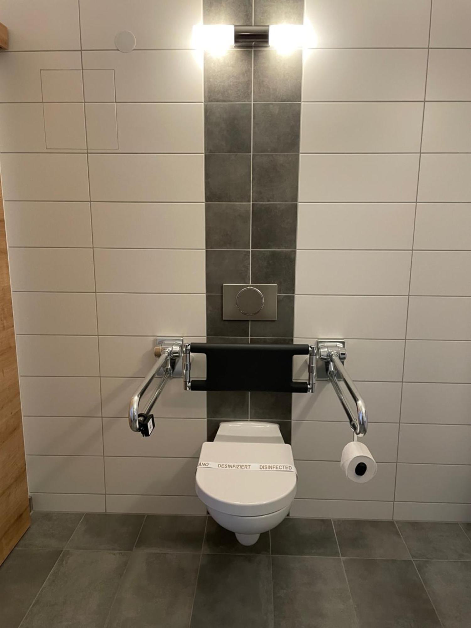 Hotel Zum Hirsch Wertingen Oda fotoğraf