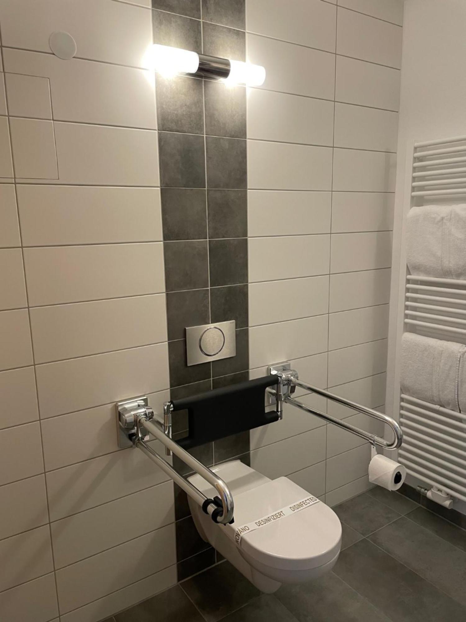 Hotel Zum Hirsch Wertingen Oda fotoğraf
