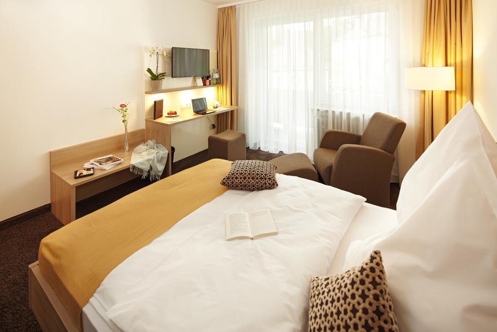 Hotel Zum Hirsch Wertingen Dış mekan fotoğraf