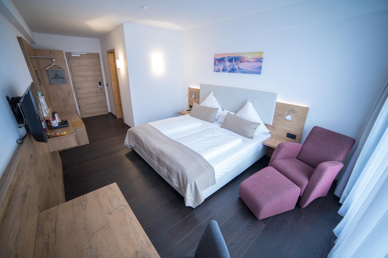 Hotel Zum Hirsch Wertingen Dış mekan fotoğraf