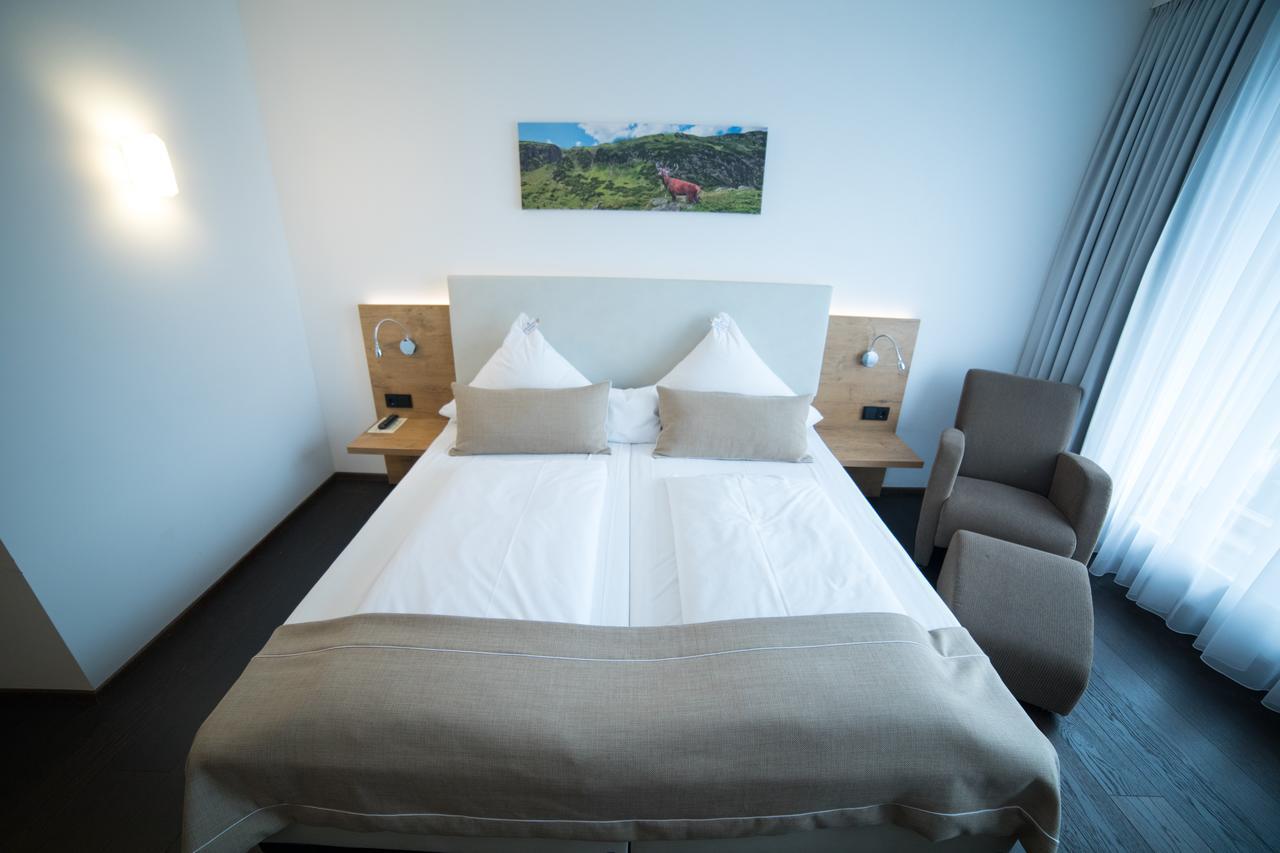 Hotel Zum Hirsch Wertingen Dış mekan fotoğraf