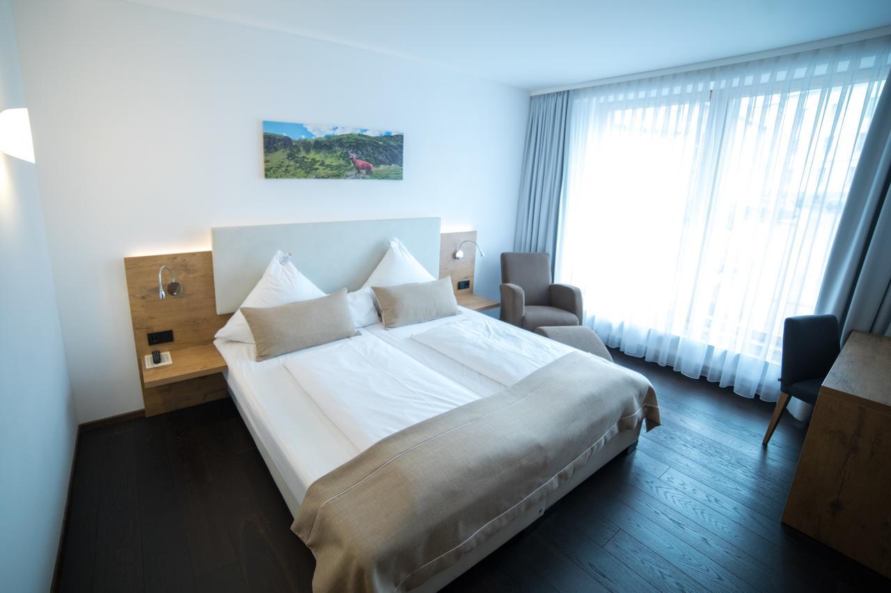 Hotel Zum Hirsch Wertingen Dış mekan fotoğraf