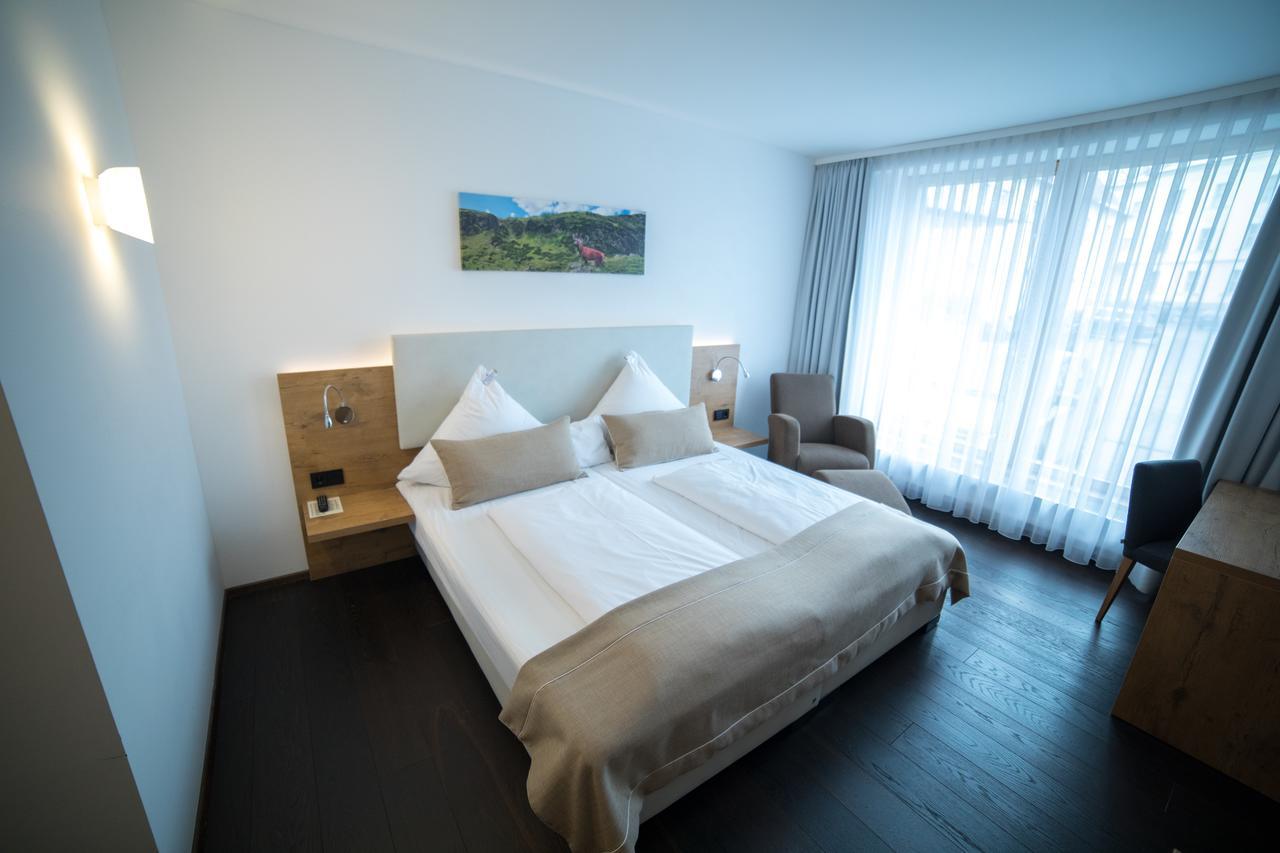 Hotel Zum Hirsch Wertingen Dış mekan fotoğraf