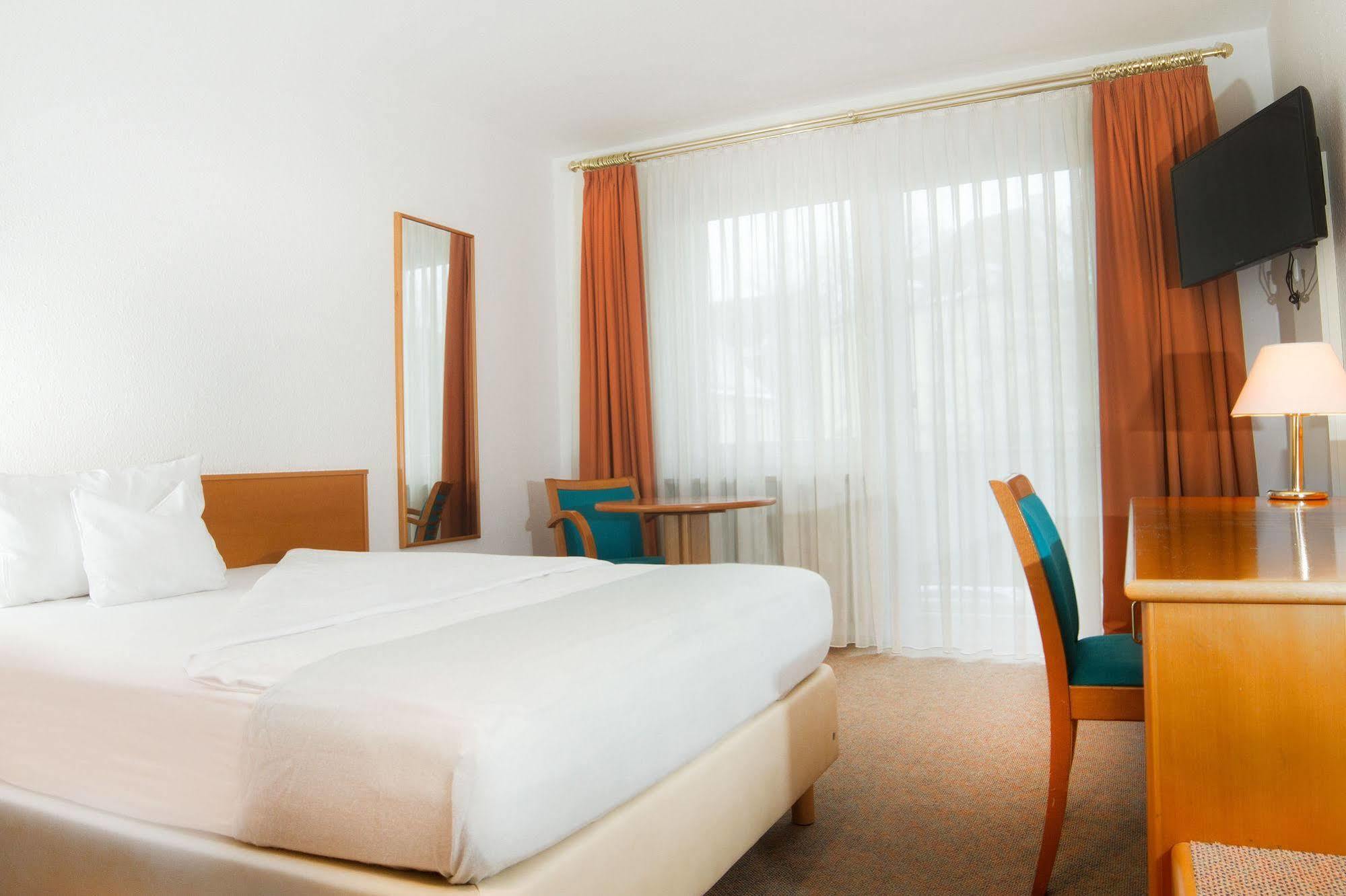 Hotel Zum Hirsch Wertingen Dış mekan fotoğraf