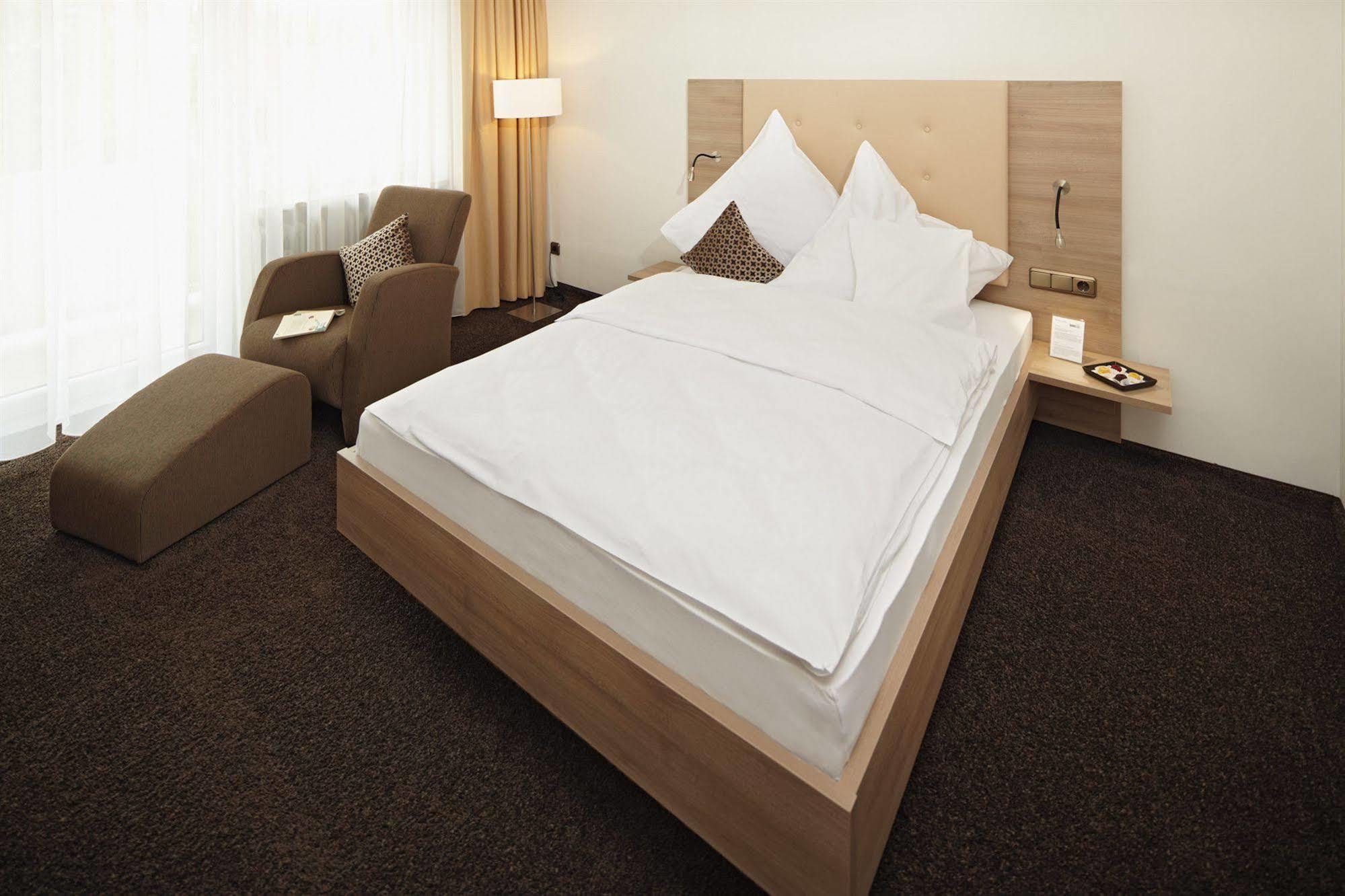 Hotel Zum Hirsch Wertingen Dış mekan fotoğraf