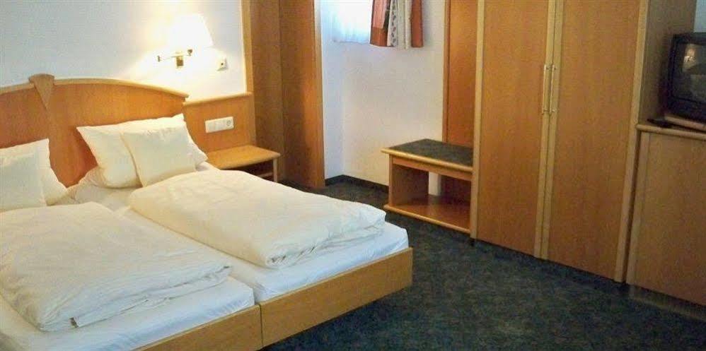 Hotel Zum Hirsch Wertingen Dış mekan fotoğraf