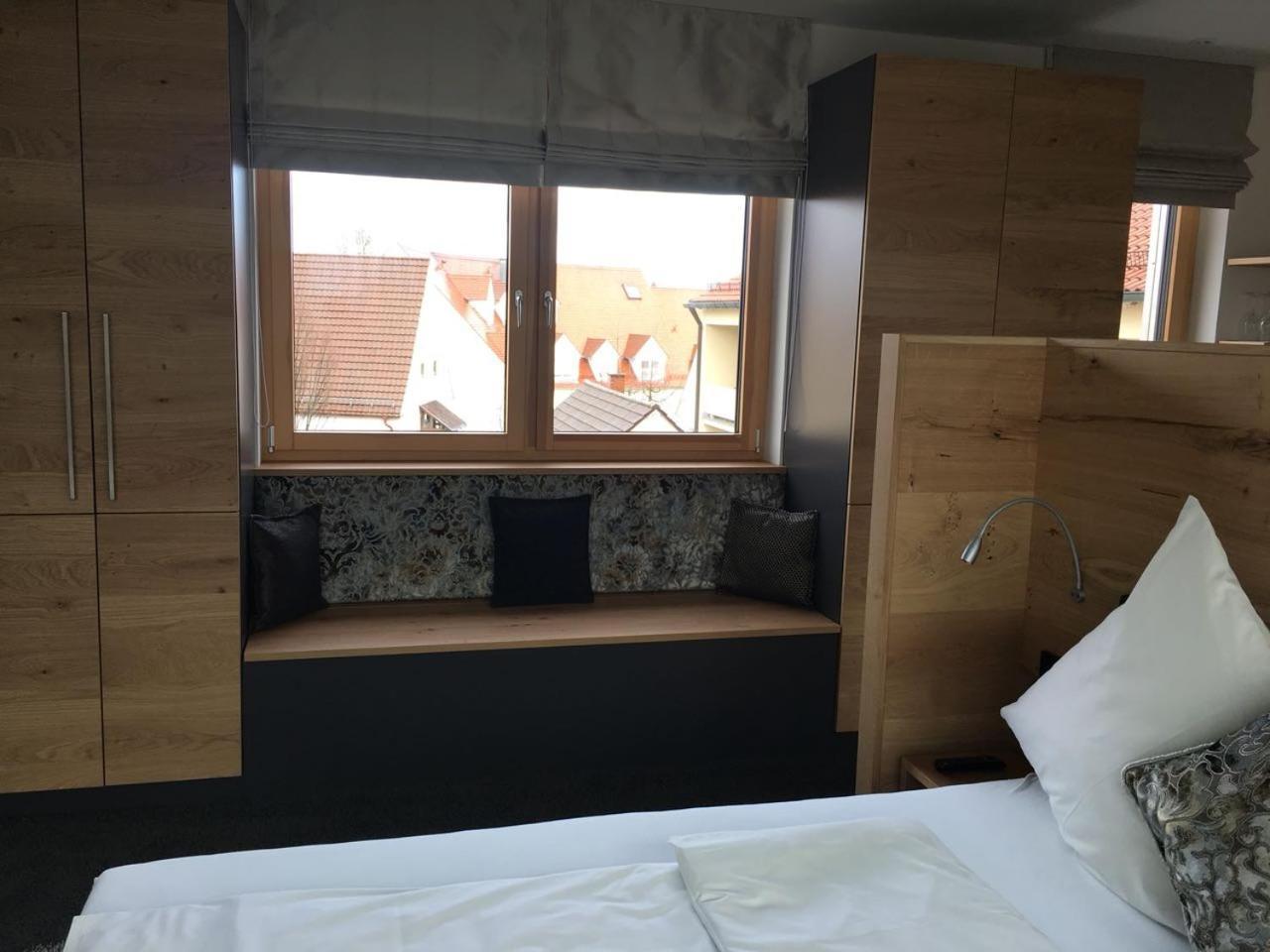 Hotel Zum Hirsch Wertingen Dış mekan fotoğraf
