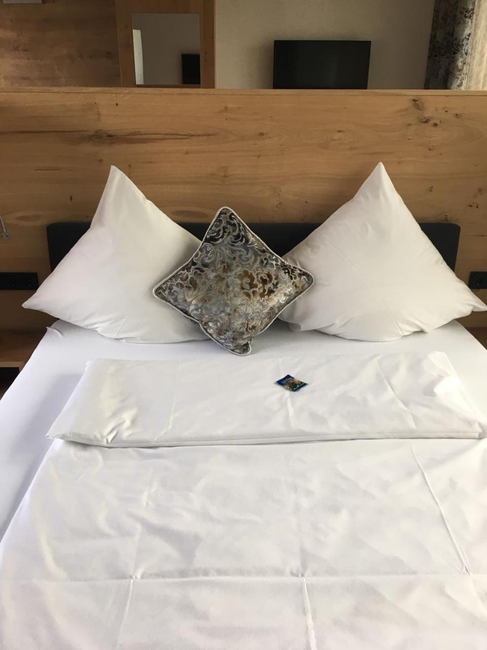 Hotel Zum Hirsch Wertingen Dış mekan fotoğraf